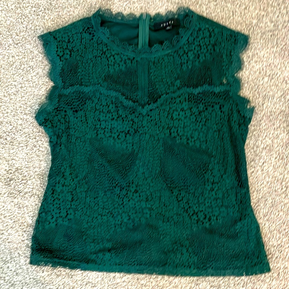 Adiva | green lace sleeveless top M